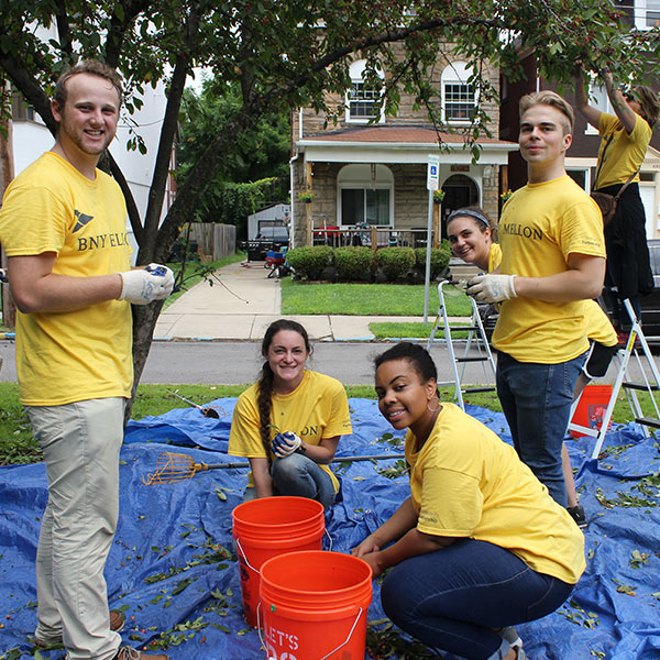 BNY Mellon staff at a volunteer event